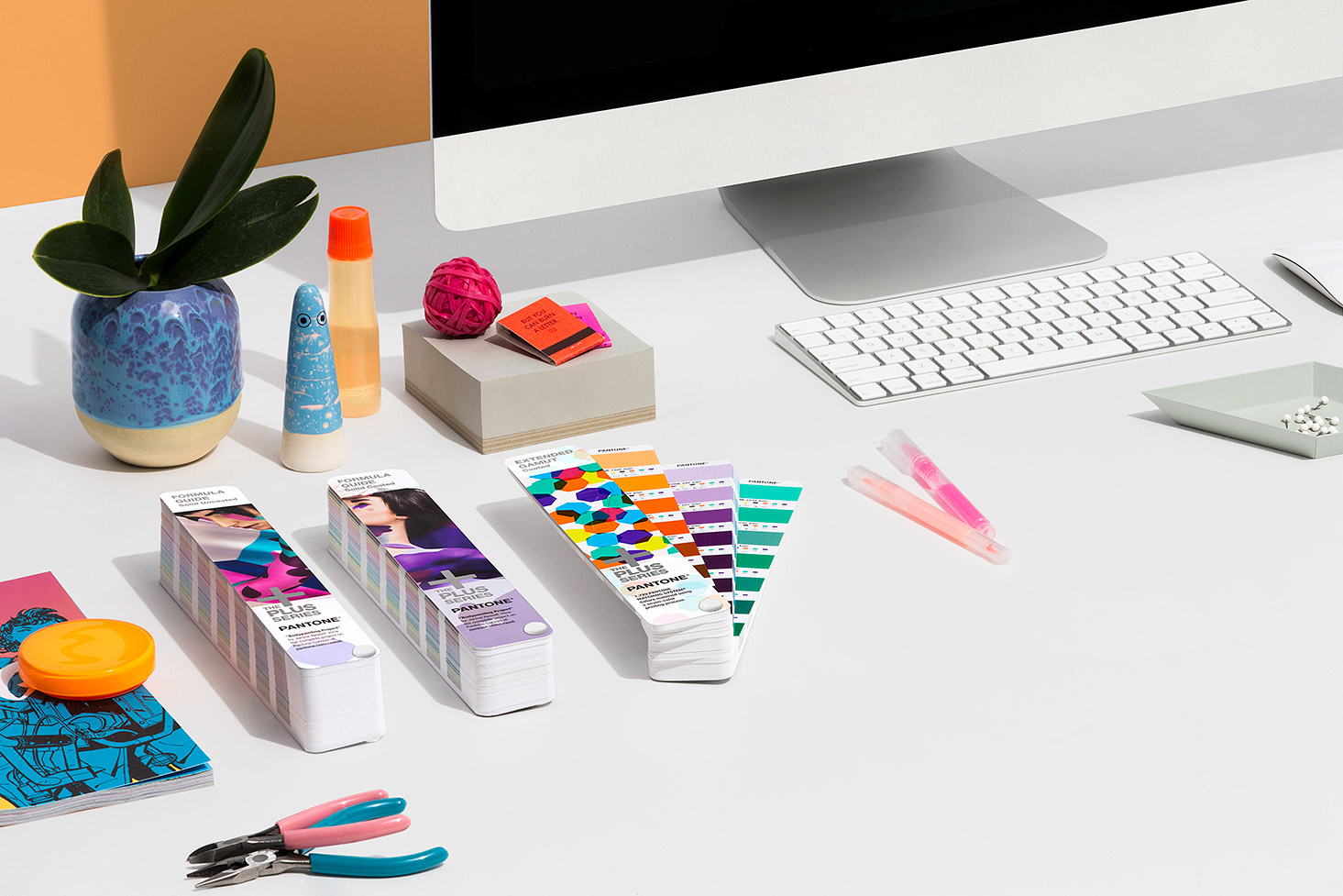 Pantone Solid-to-Seven Set Extended Gamut - View 1