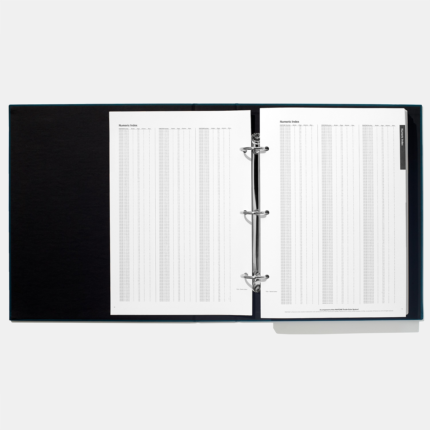 Pantone FHI Cotton Chip Set 2019 edition Pantone’s most popular textile tool with removable chips - View 4