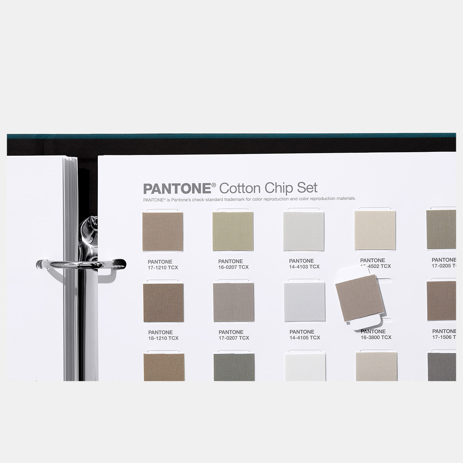 Pantone FHI Cotton Chip Set 2019 edition Pantone’s most popular textile tool with removable chips - View 2